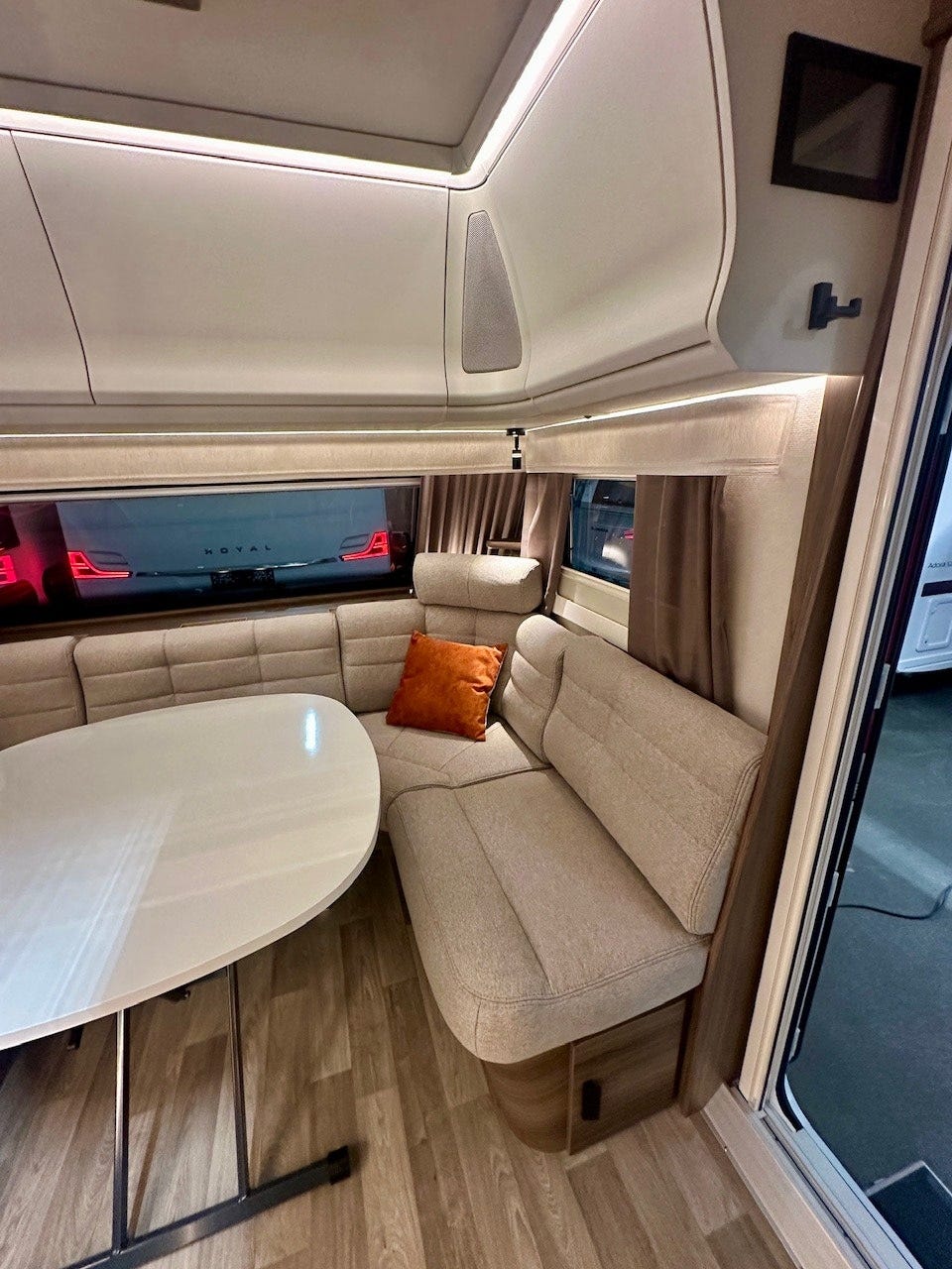 9f300558-8afa-431c-b647-fc4b420f3edb