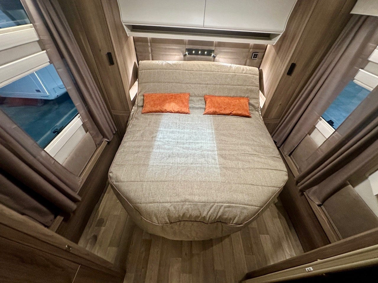 c1ef350f-134b-42c6-a96f-88499efc93a5