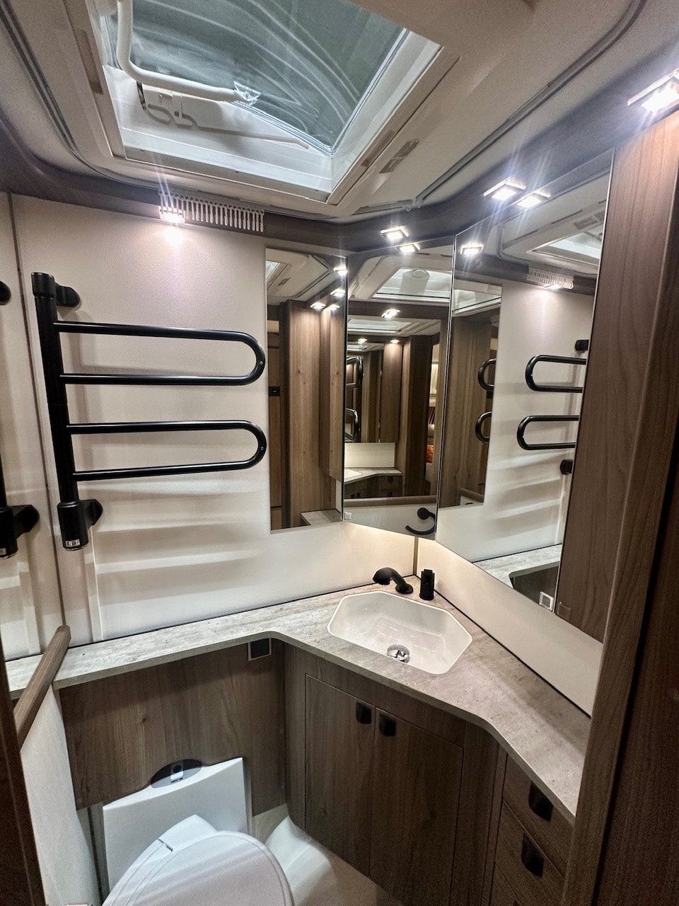 e54b1728-5b7f-4798-82f7-9a8881828522