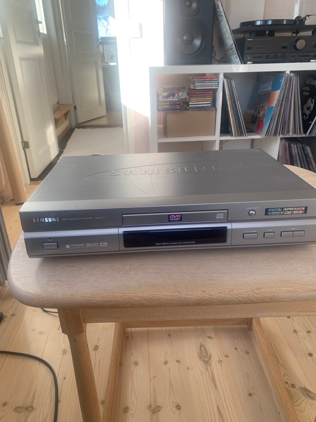 Samsung DVD-511 CD og DVD-spiller sølv | FINN-torget