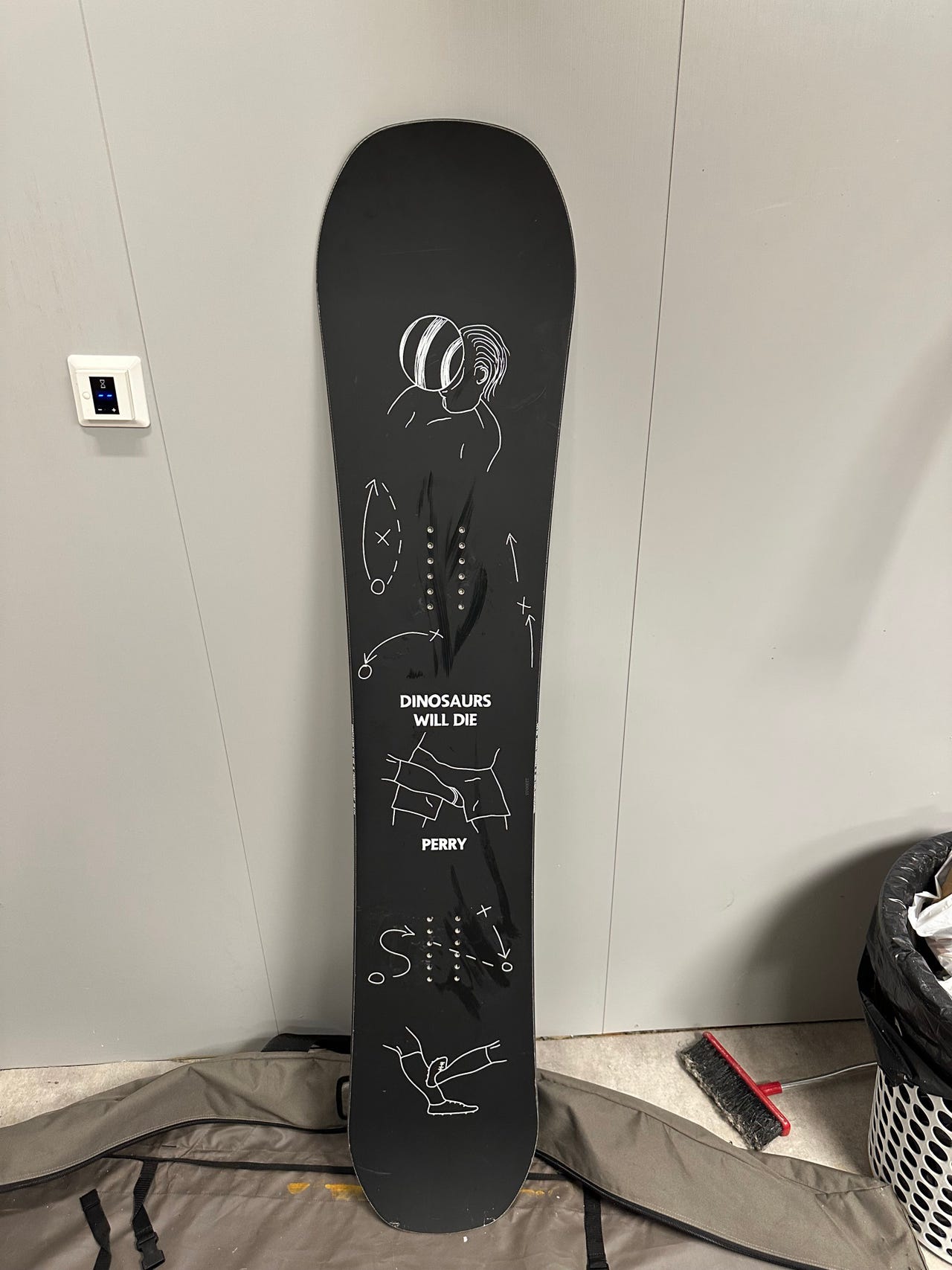 Dinosaurs Will Die Fredrik Perry snowboard svart | FINN-torget