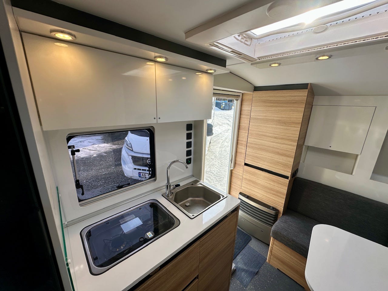 10f5a773-e24f-43b1-a656-c0cf808af96d