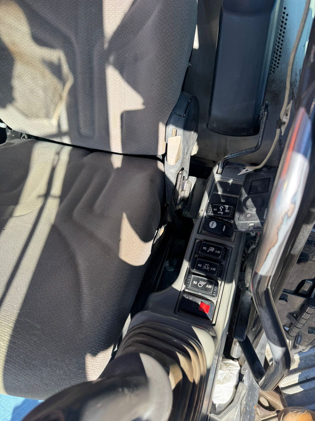 Hitachi ZX225USRLC-5B – bilde 23