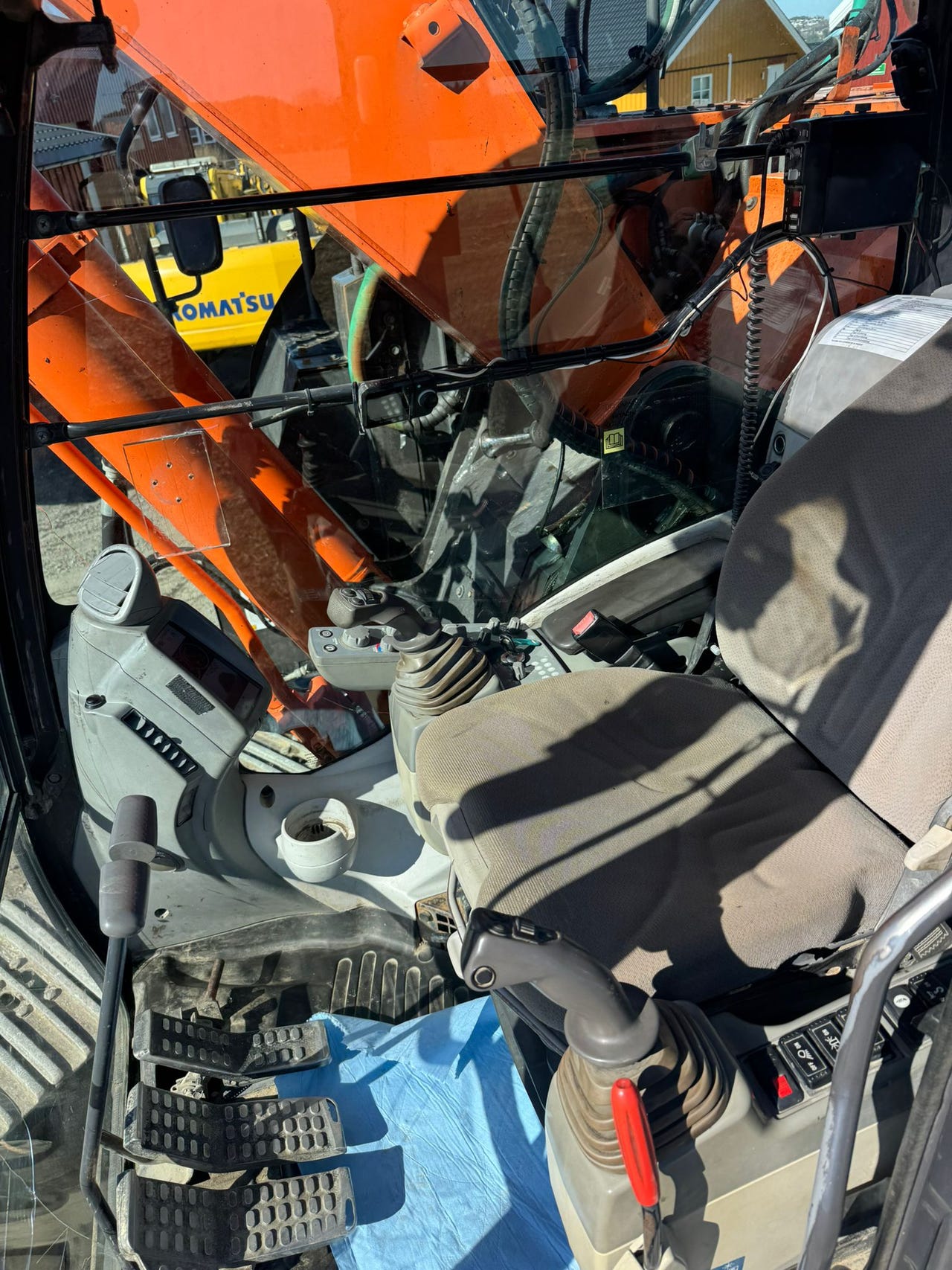 Hitachi ZX225USRLC-5B – bilde 25