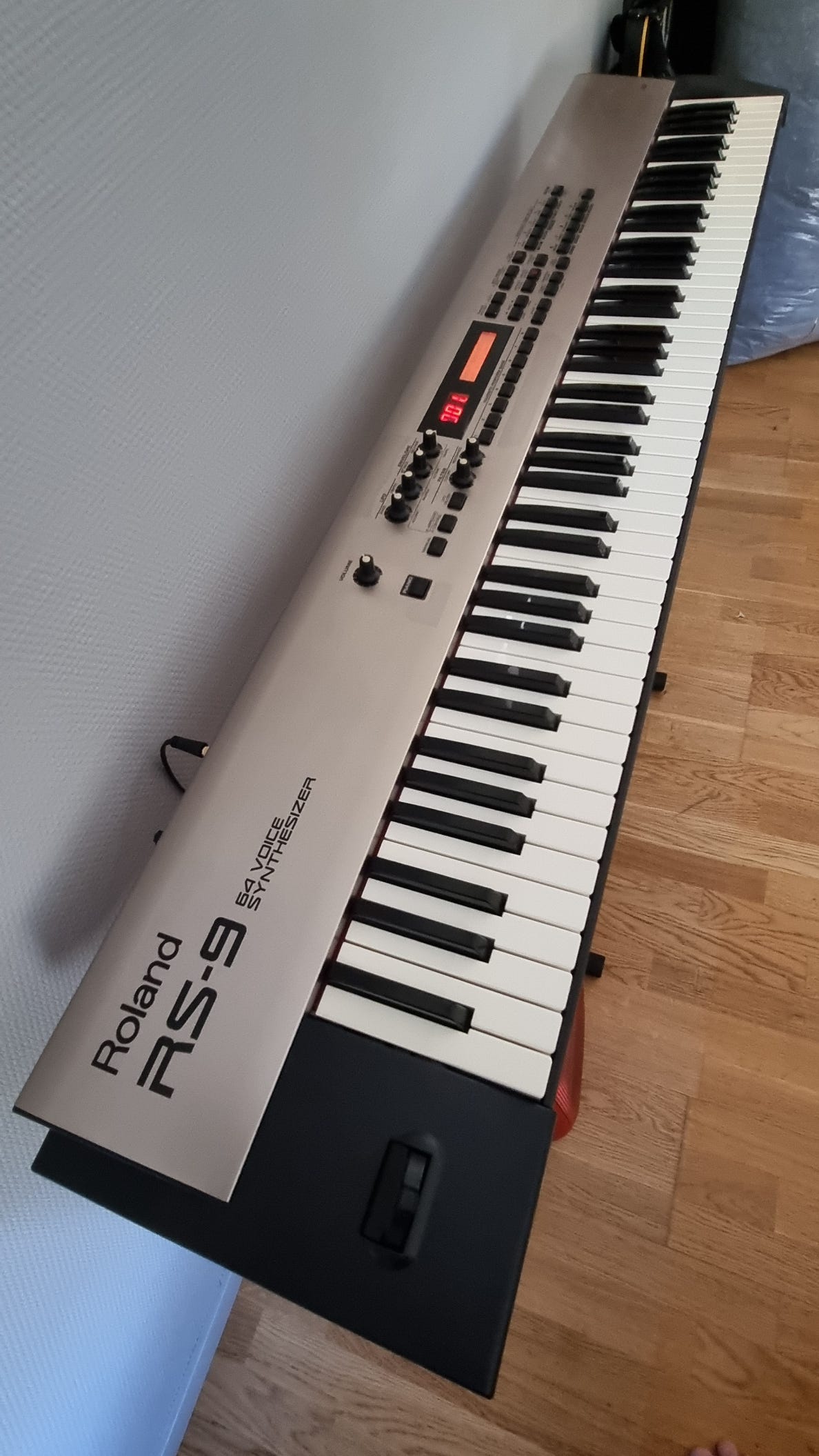 【美品、希少】Roland RS-9 64 Voice Synthesizer Roland RS-9 64 voice synthesizer | FINN-torget