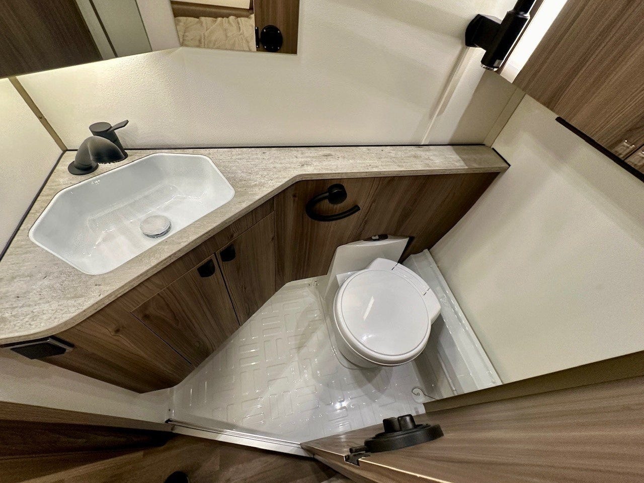 01a01cf9-b369-4482-946f-3a057d600e49