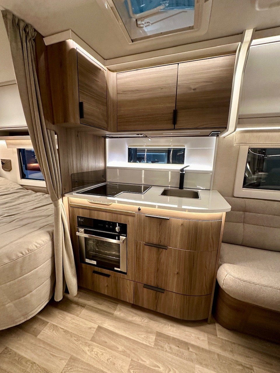 208ef081-97b1-49c0-9c21-1e678f77a1b6