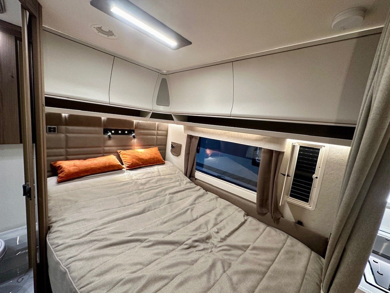 50d6aac2-8046-4c56-b4ed-fe39805fd91e