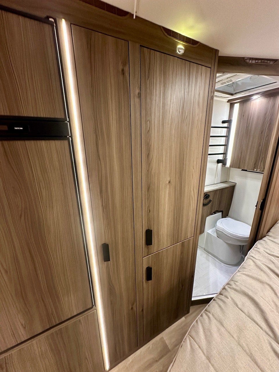 e59e17df-04a2-4148-84b2-5ef7cc8da02d