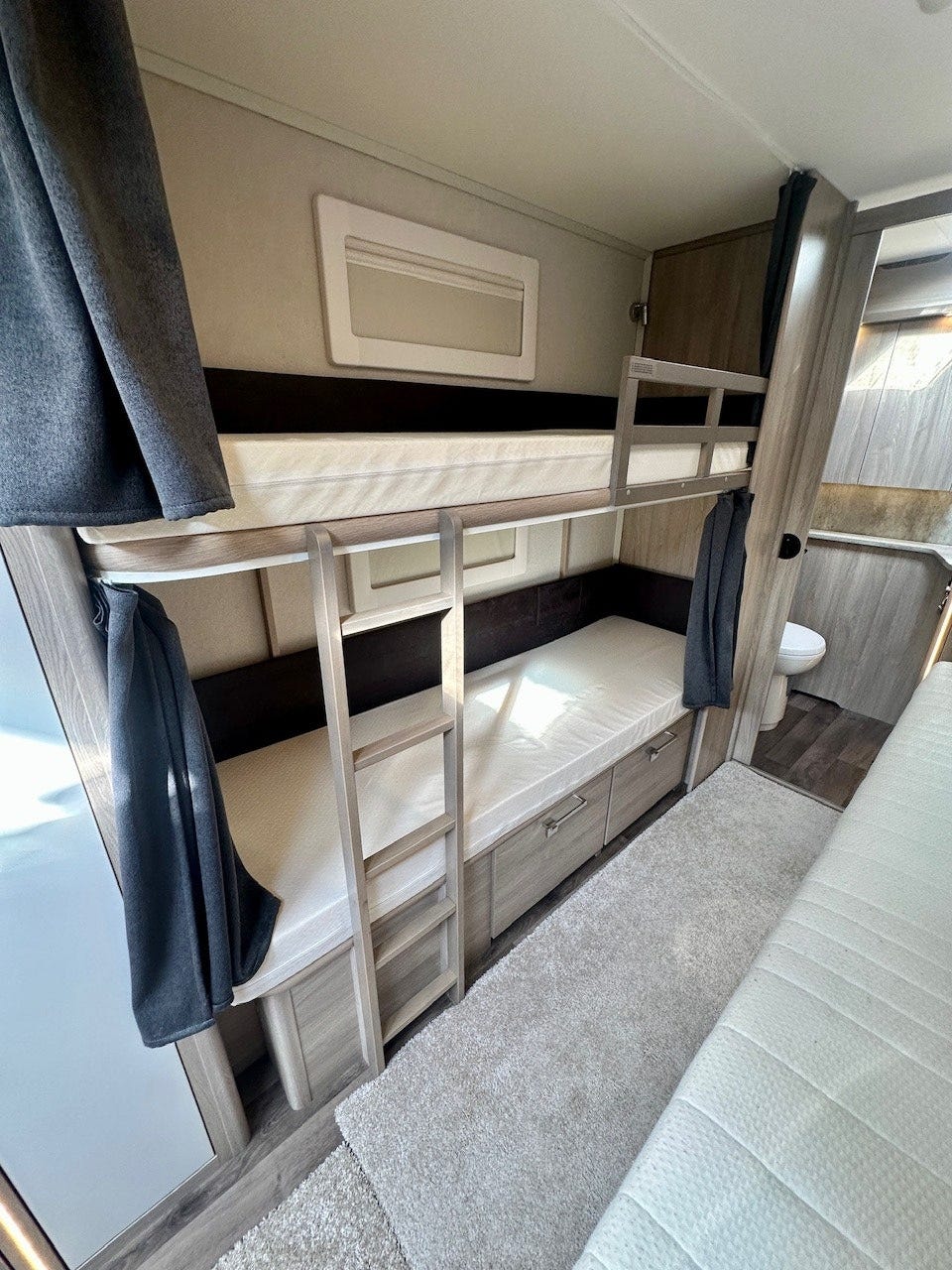 e8bd6fb2-75e1-41df-839f-8ddc35fec857