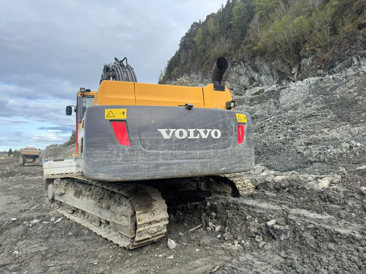 Volvo 380 DL – bilde 9