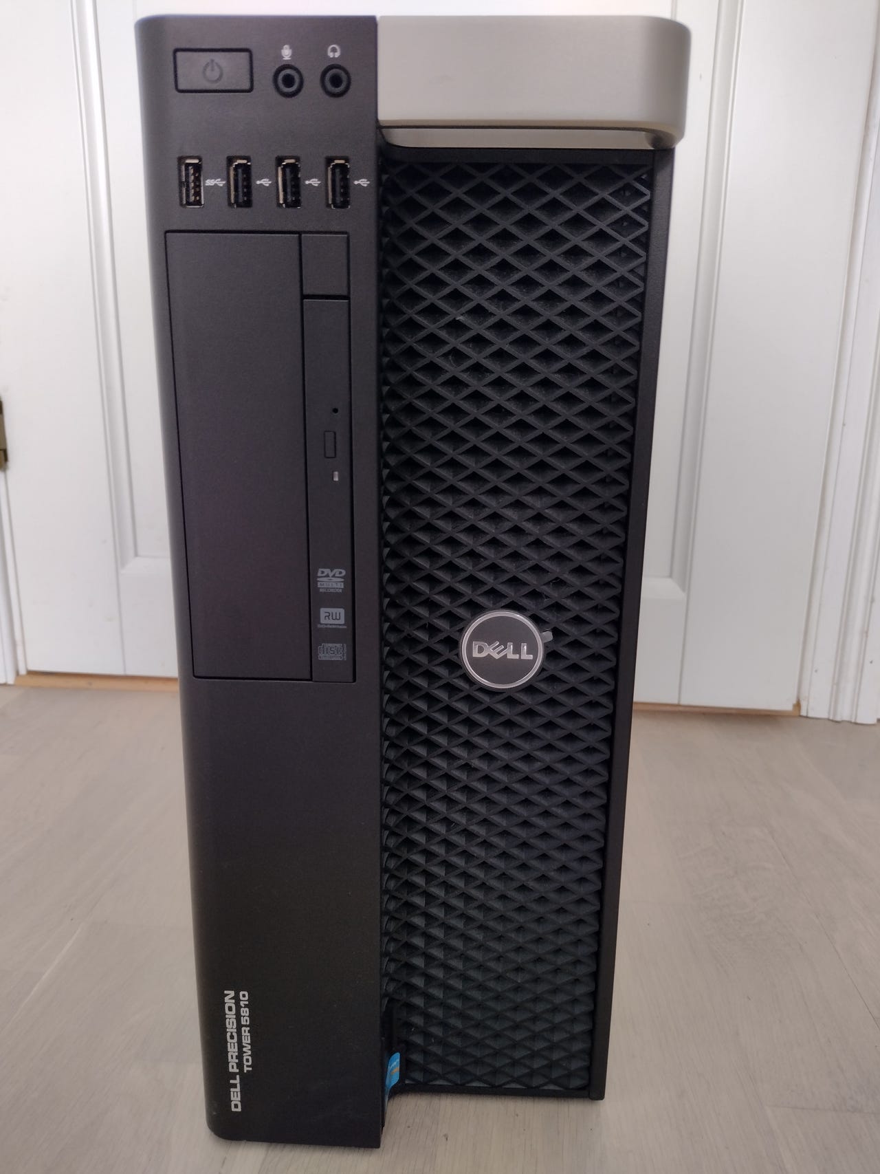 Dell Precision Tower 5810 workstation, Xeon E5-2690 v3, 32Gb DDR4