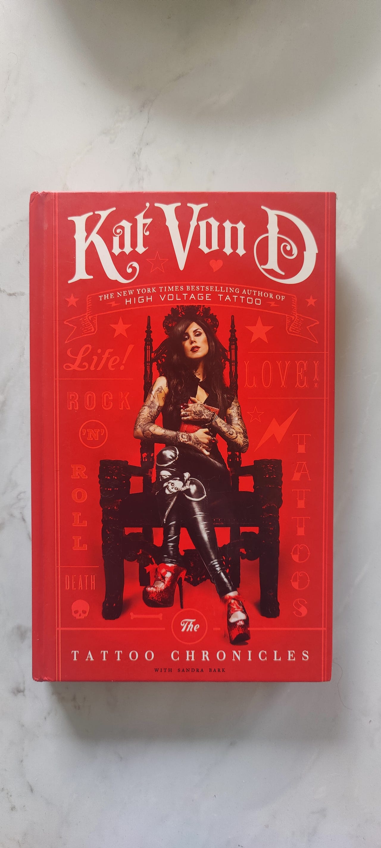 Kat Von D – Tattoo Chronicles | FINN-torget
