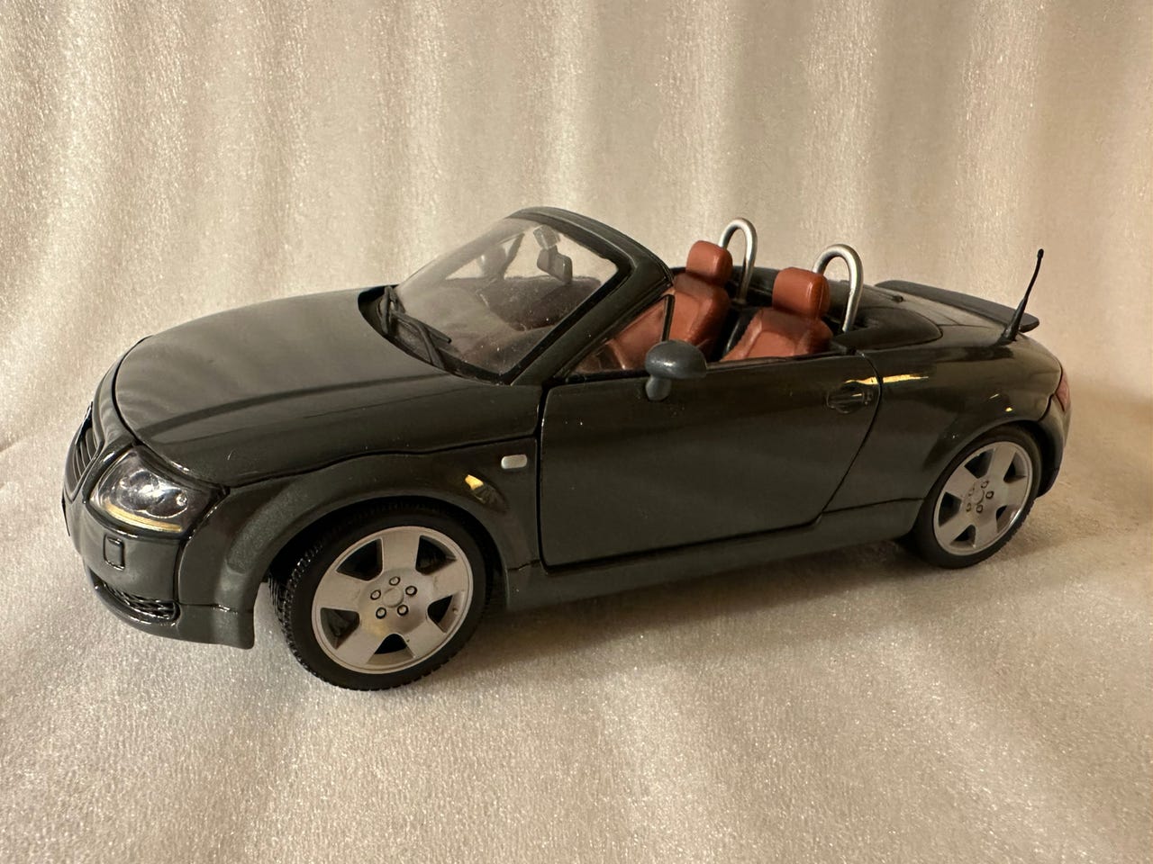 1:18 AUDI TT ROADSTER | FINN-torget
