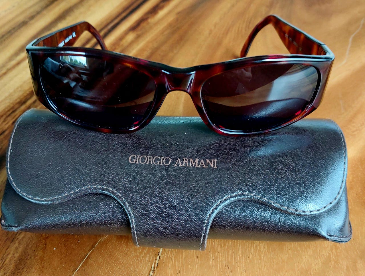Ikonisk Vintage Giorgio Armani 932 (90s) – Som nye fra Pisacchi