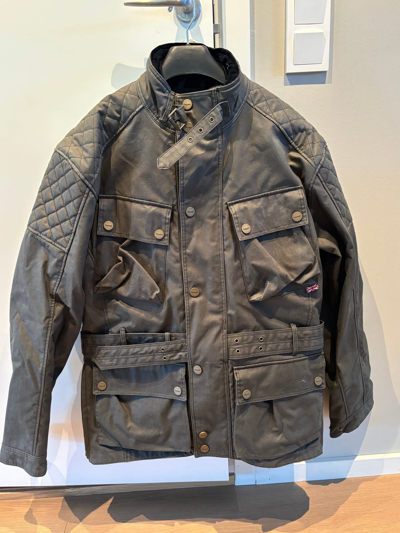 Aldri brukt ikonisk Triump Beck 2 Waxed Jacket, Khaki, L | FINN-torget
