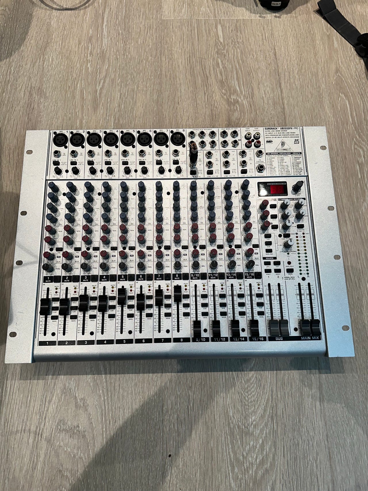 Behringer Eurorack UB2222FX-PRO mikserbord | FINN-torget
