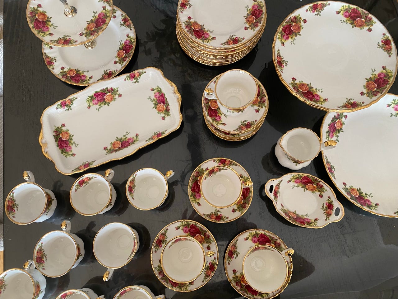 Royal Albert Old Country Roses kaffeservise med fat og kanner til