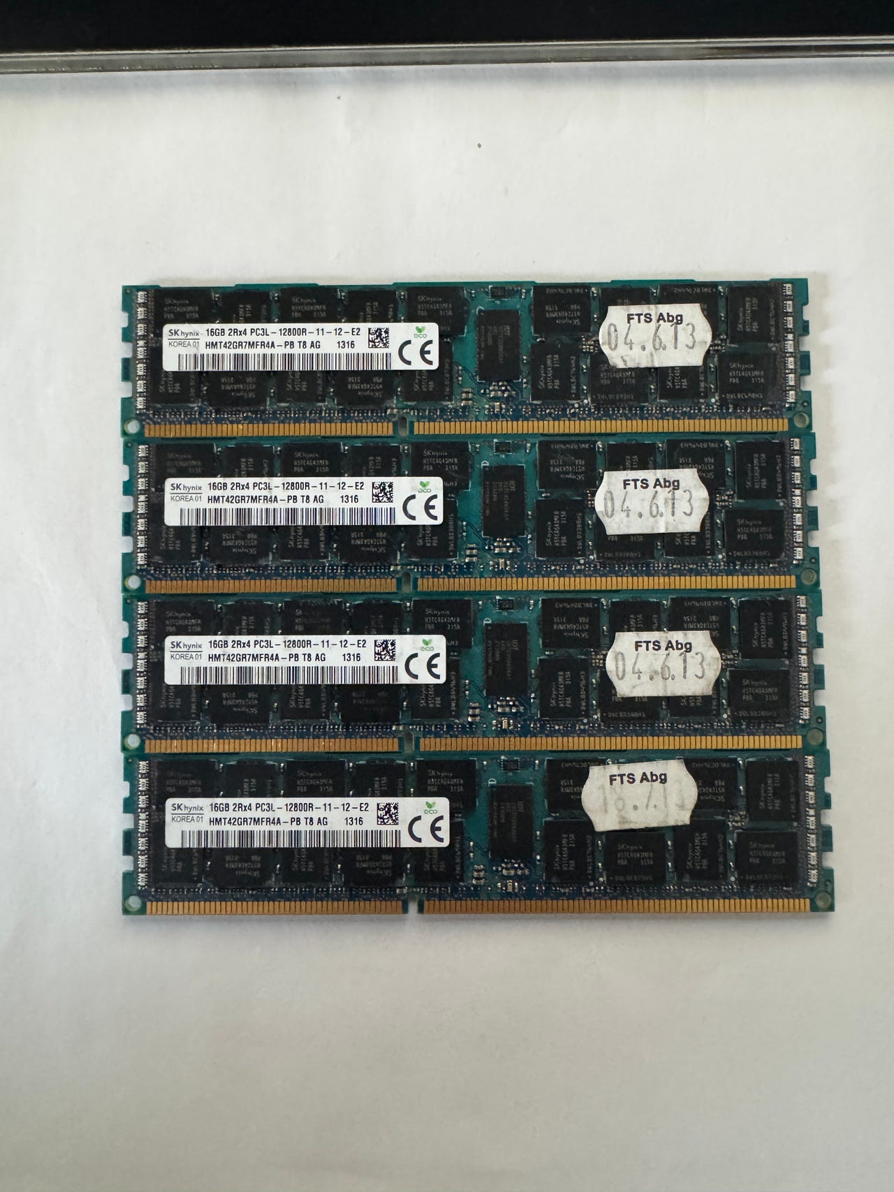 64 GB SK Hynix 4x 16GB 2Rx4 DDR3-1600 PC3L-12800R ECC Server minne