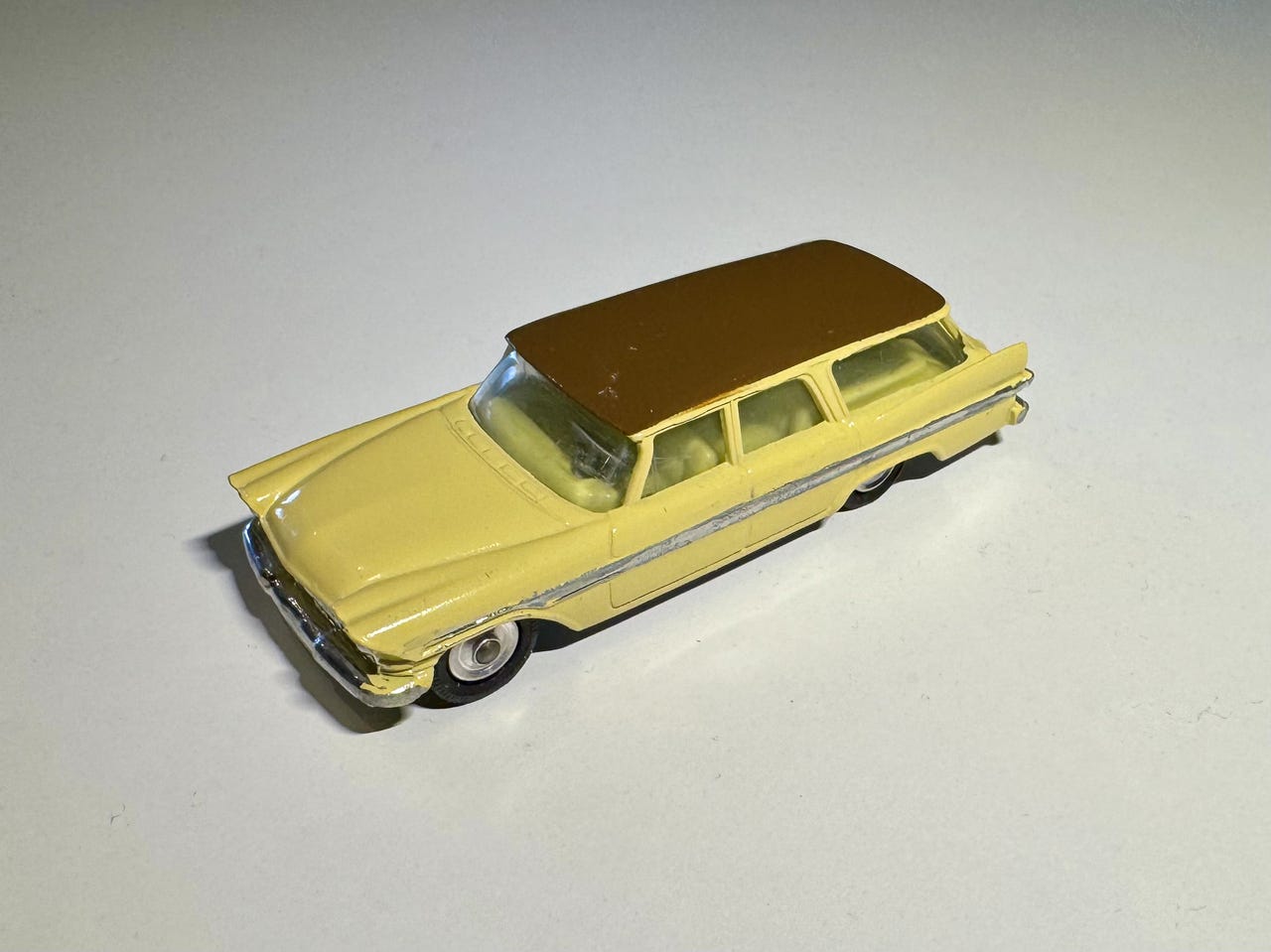 Corgi Toys Plymouth Sports Suburban No219 | FINN-torget