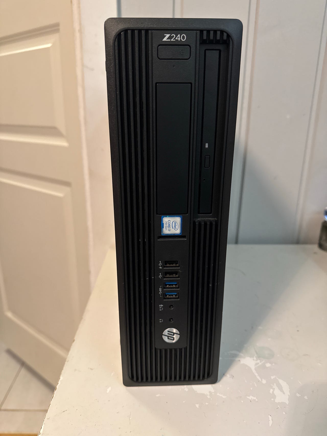 HP Z240 SFF ワークステーション i7-7700 以上！ HP Z240 SFF Workstation, i7-7700 CPU, 16Gb DDR4 ram, 256GB NVme