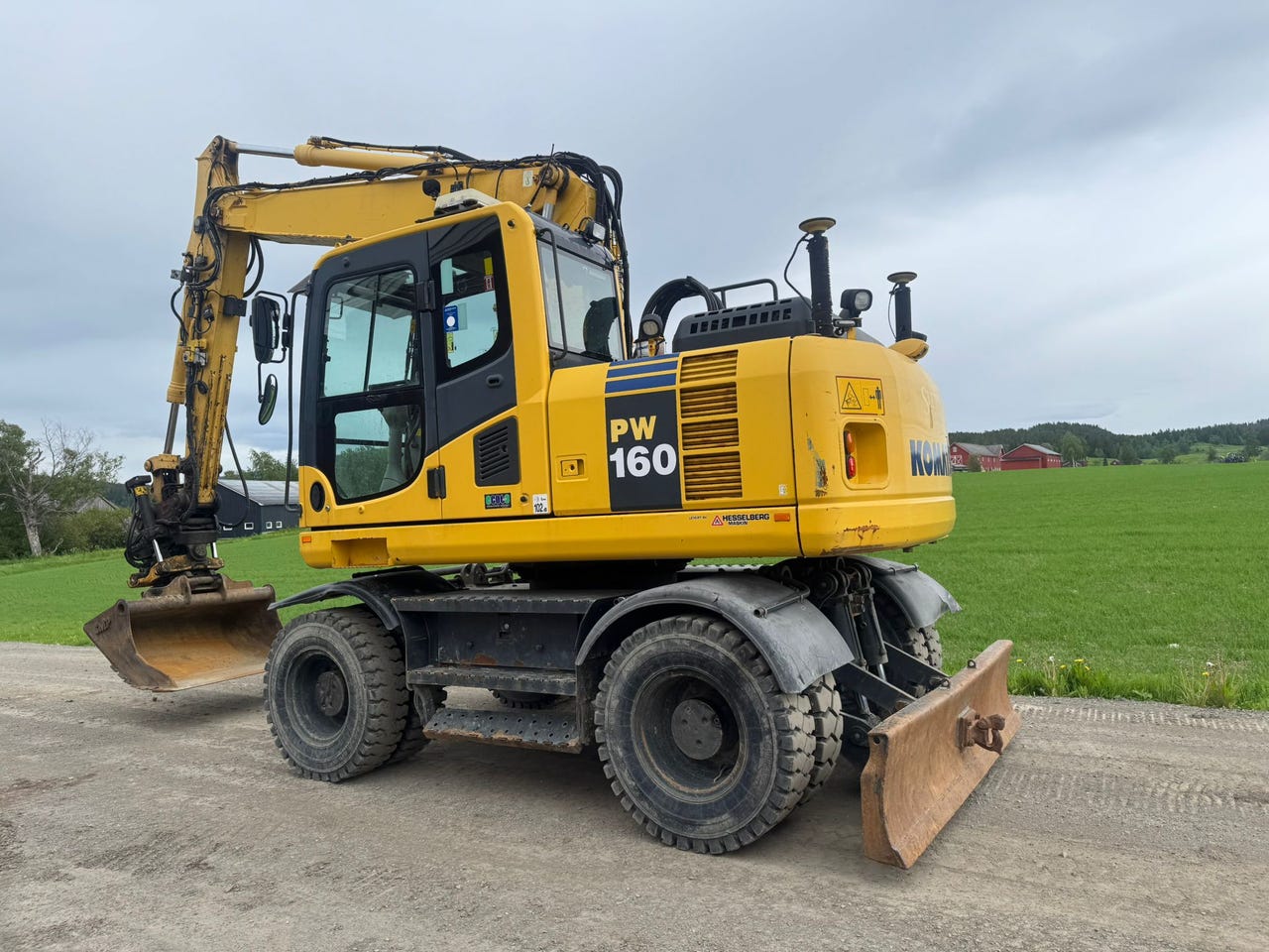 Komatsu PW160-8 – Hell – Gravemaskiner til salgs