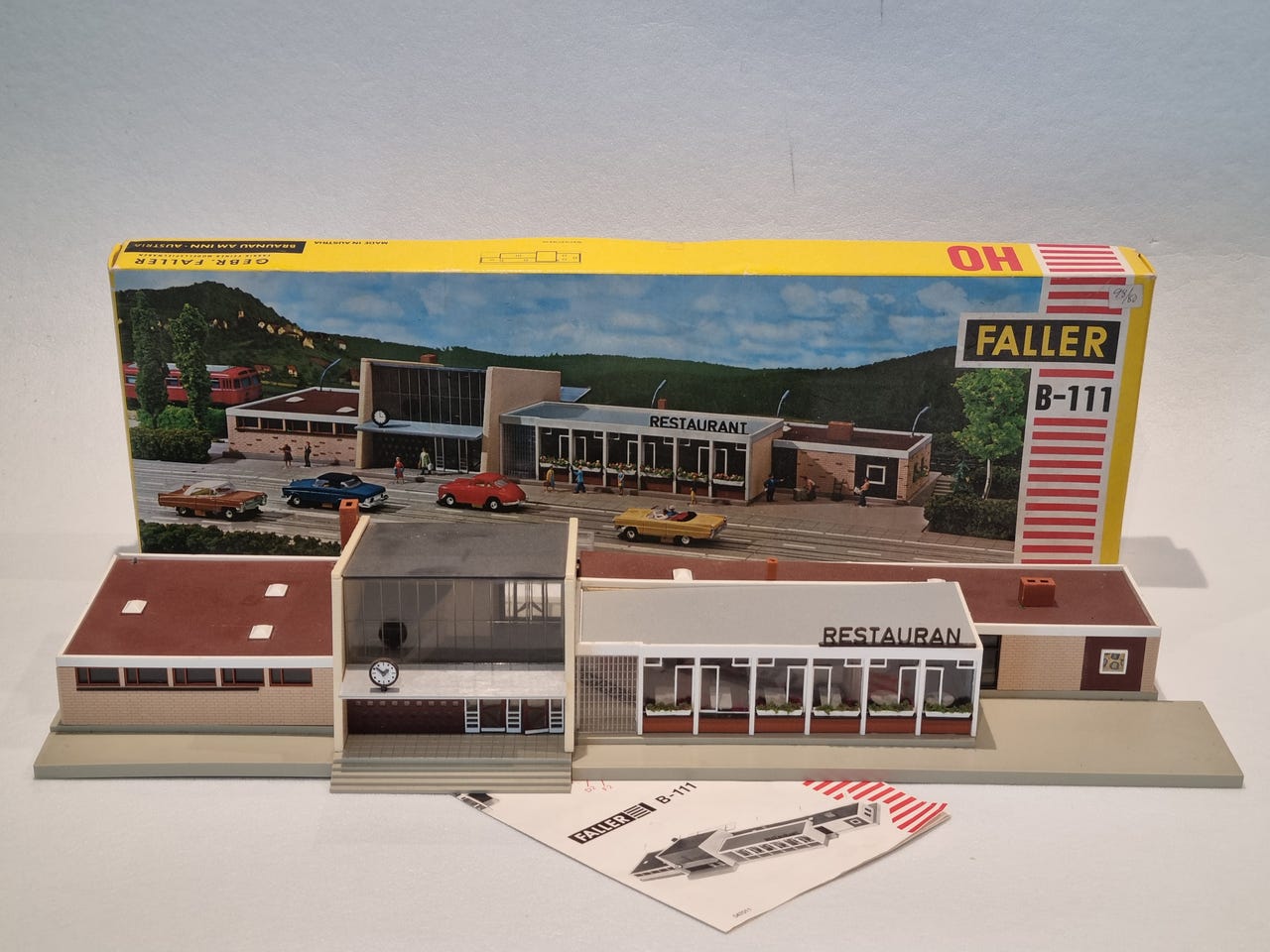 Faller B-111 Neustadt stasjon med restaurant – H0 (1:87) med