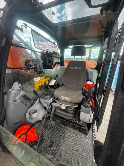 Hitachi ZX225LC-6 – bilde 21 av 22