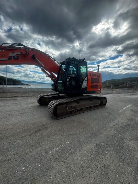 Hitachi ZX225LC-6 – bilde 1 av 22