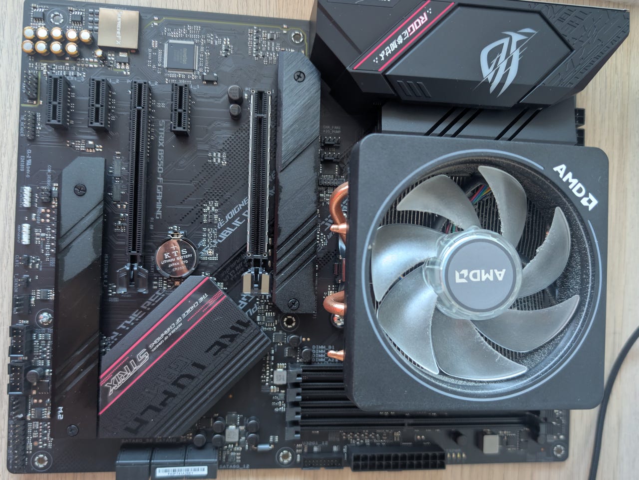 ASUS ROG Strix B550-F Gaming + AMD Ryzen 7 3700X + Wraith Prism