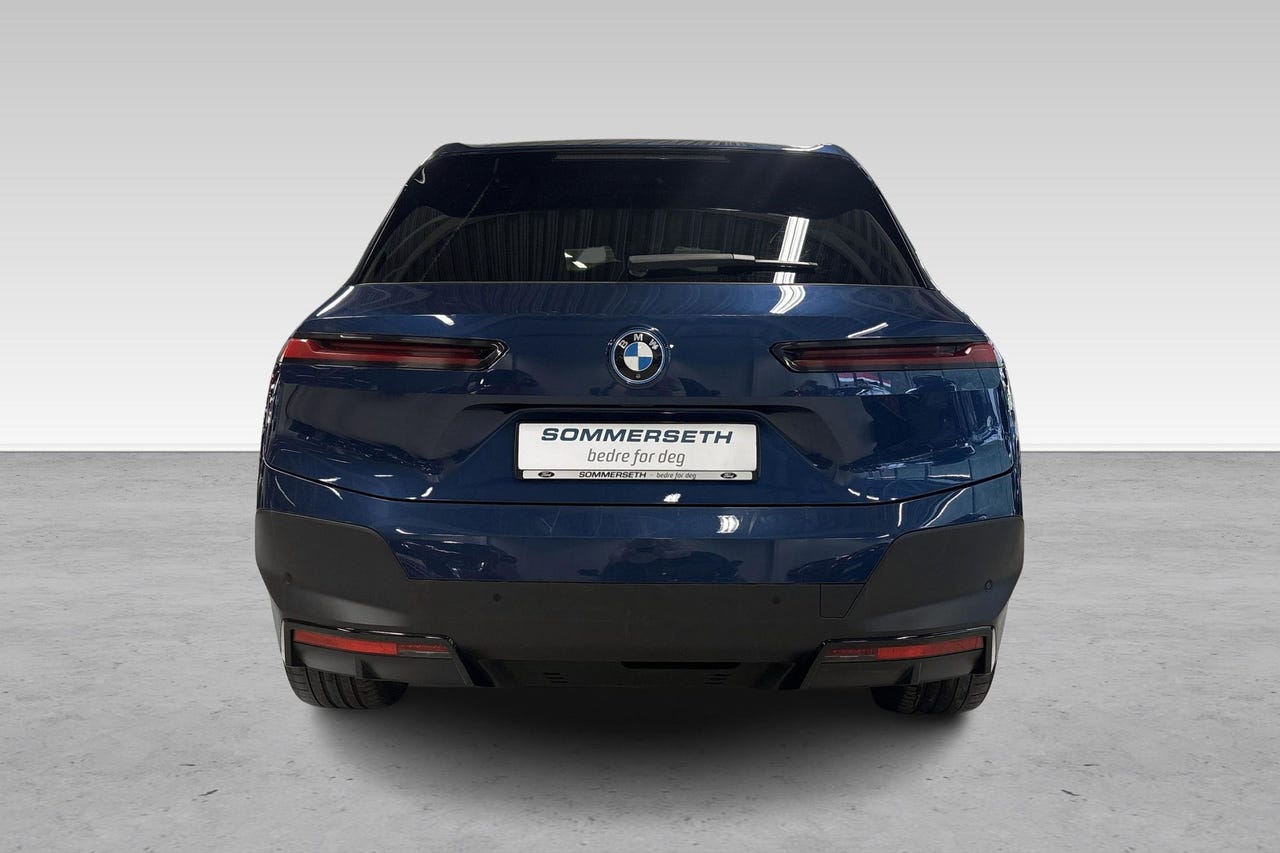 BMW iX 9 hos Sommerseth