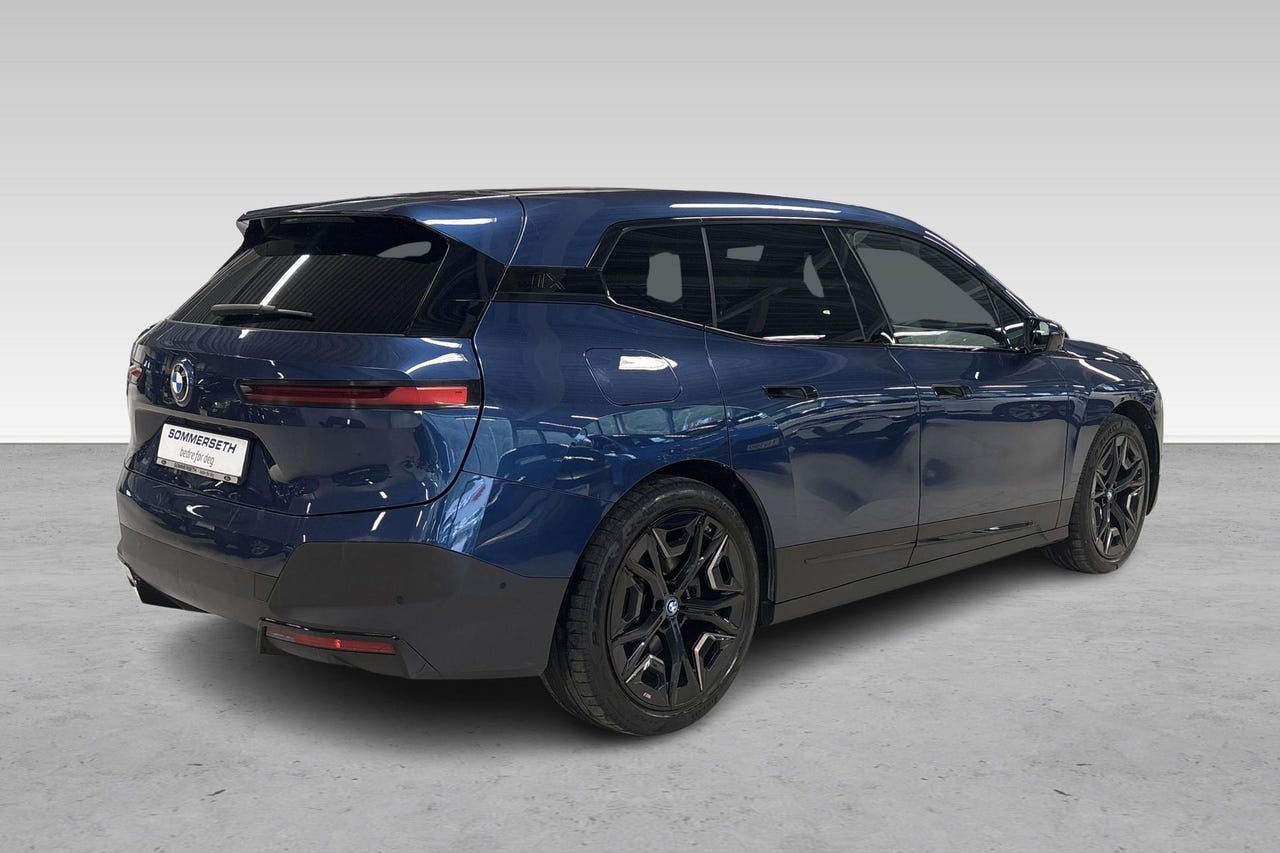 BMW iX 10 hos Sommerseth