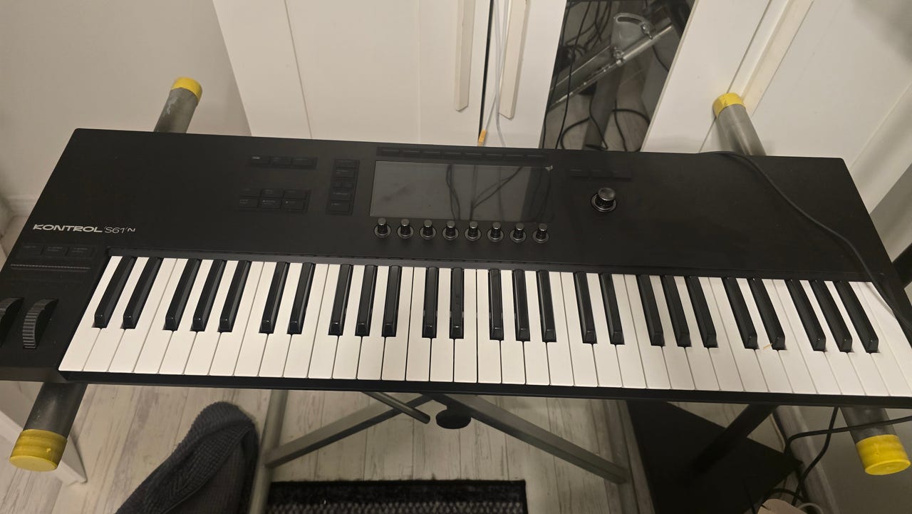 KOMPLETE KONTROL S61 美品 komplete kontrol 15 standard s61 mk3 | FINN-torget
