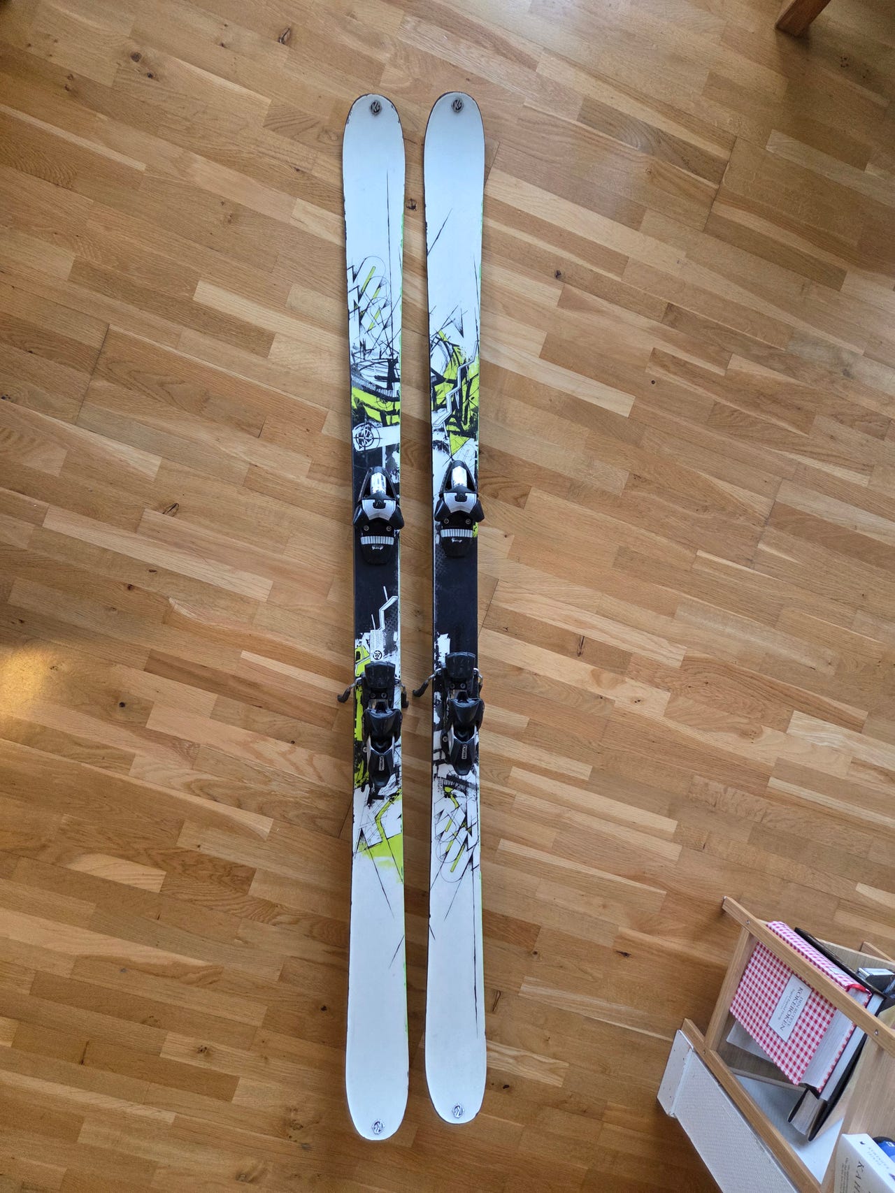 k2 disorderly skis 2009 2010 美品☆】130cm フリースタイルスキー板♪ ツインチップ！ 美品☆】130cm フリースタイルスキー板♪