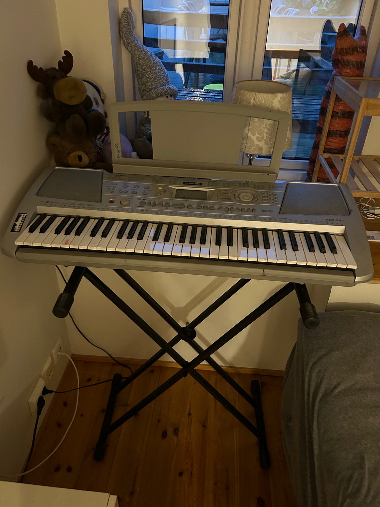 Yamaha keyboard med stativ | FINN-torget