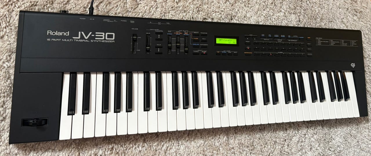 ROLAND JV-30 // 16 part multitimbral synthesizer | FINN-torget