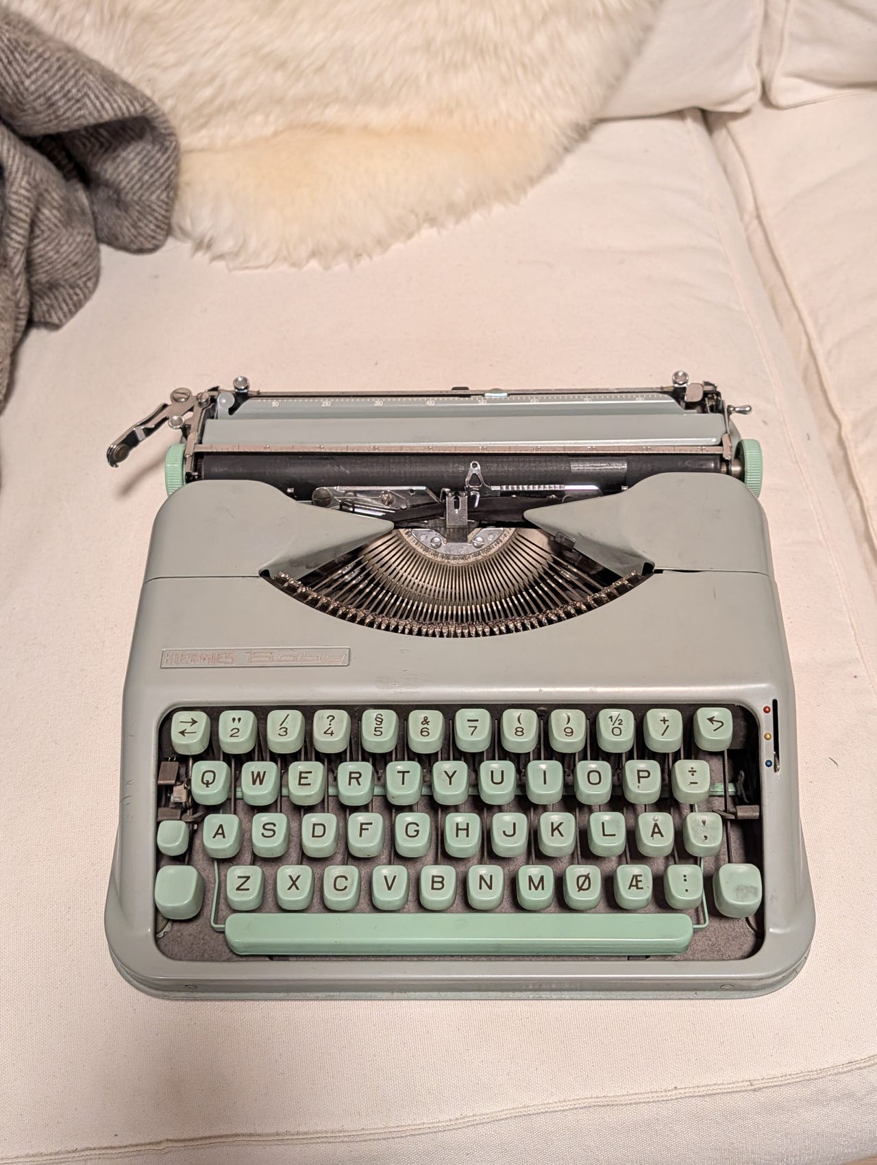 Ikonisk vintage Hermes Baby skrivemaskin
