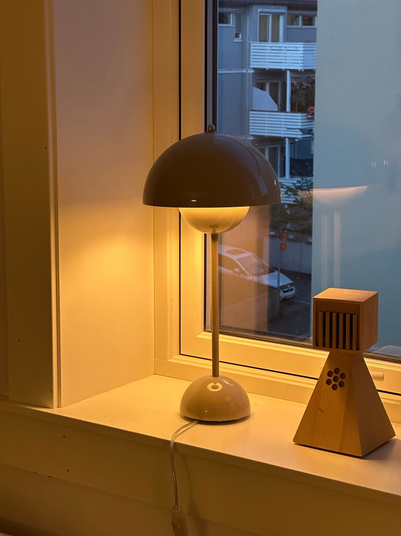 Flowerpot vP3 bordlampe