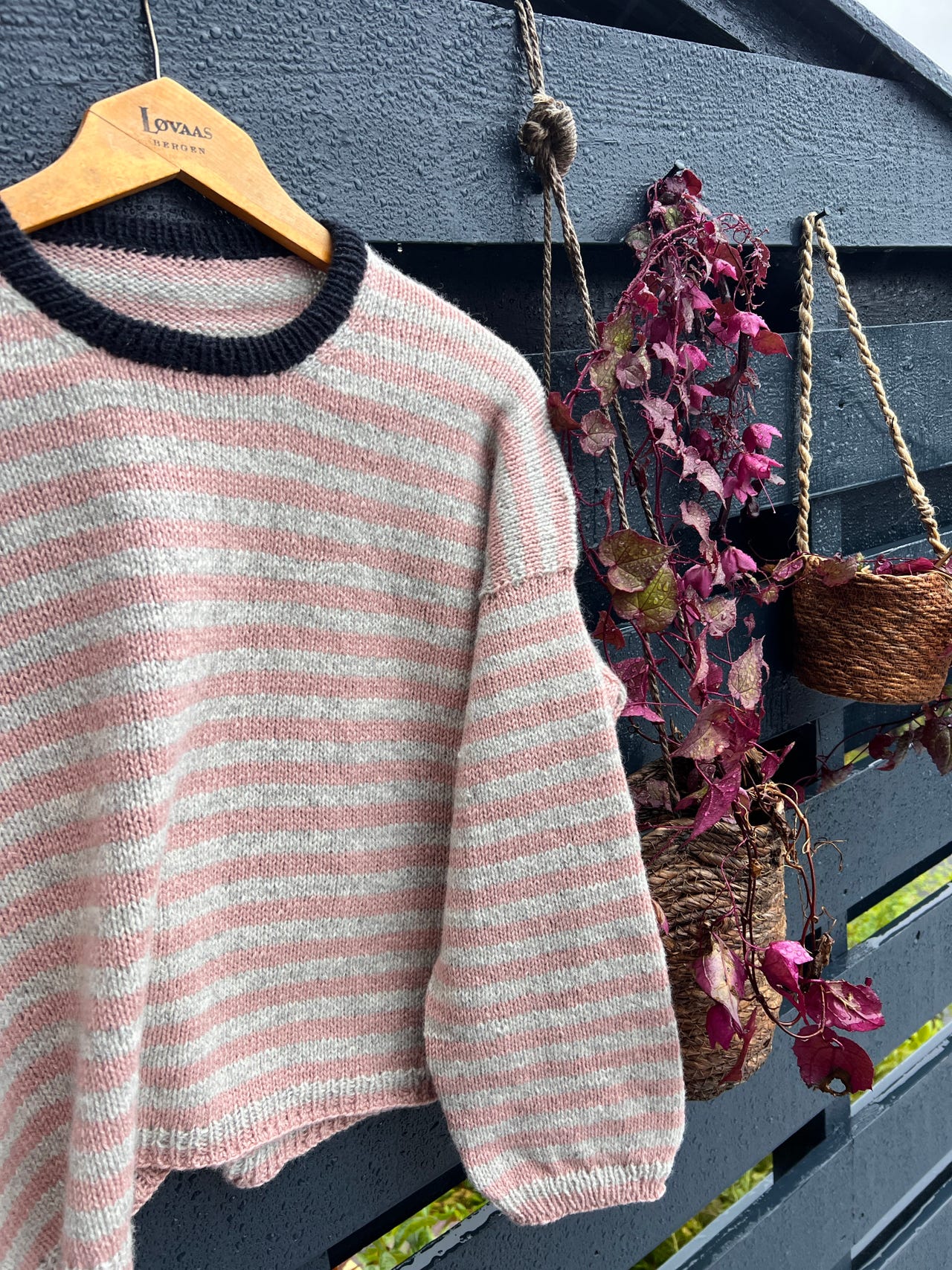Nystrikket Olga sweather fra Petit Knit