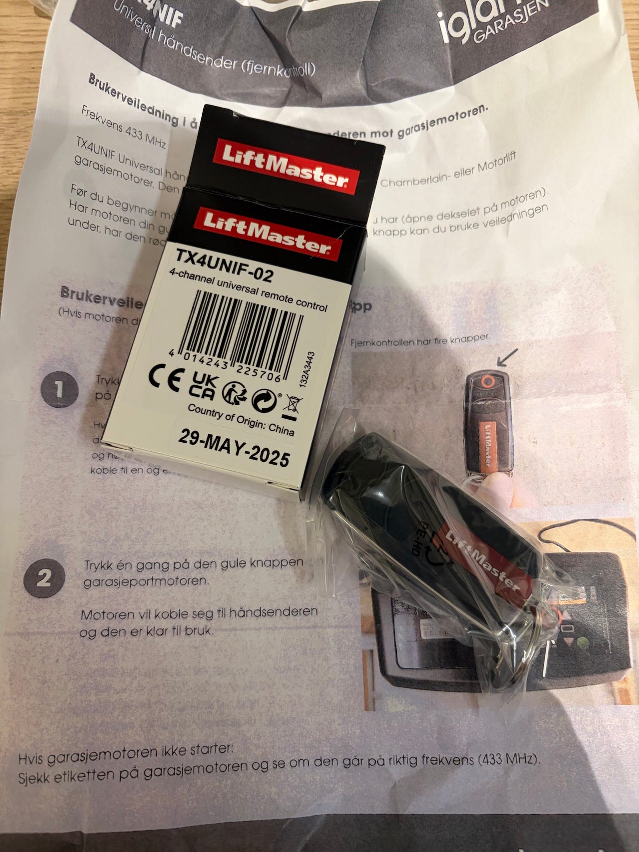 LiftMaster TX4UNIF-02 4-kanals fjernkontroll – 433 MHz – ubrukt