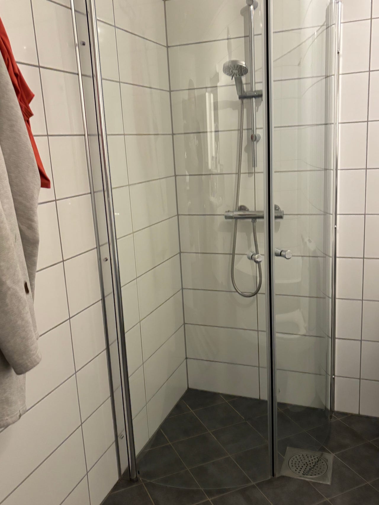 Dusjkabinett med glassdører