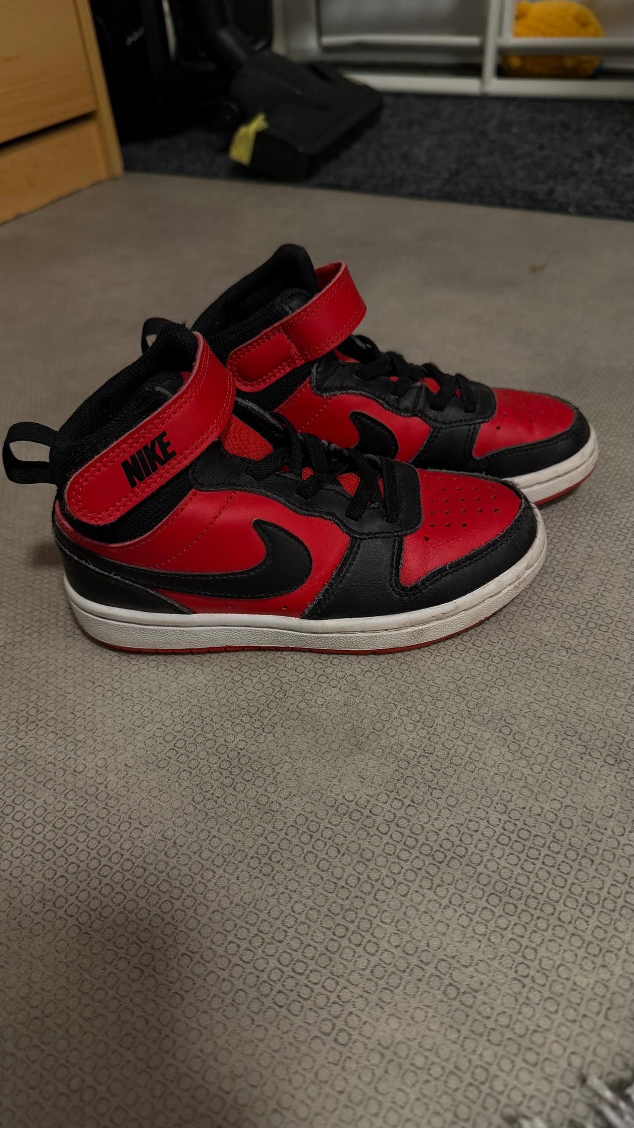 Nike høye joggesko str 28 rød/svart unisex
