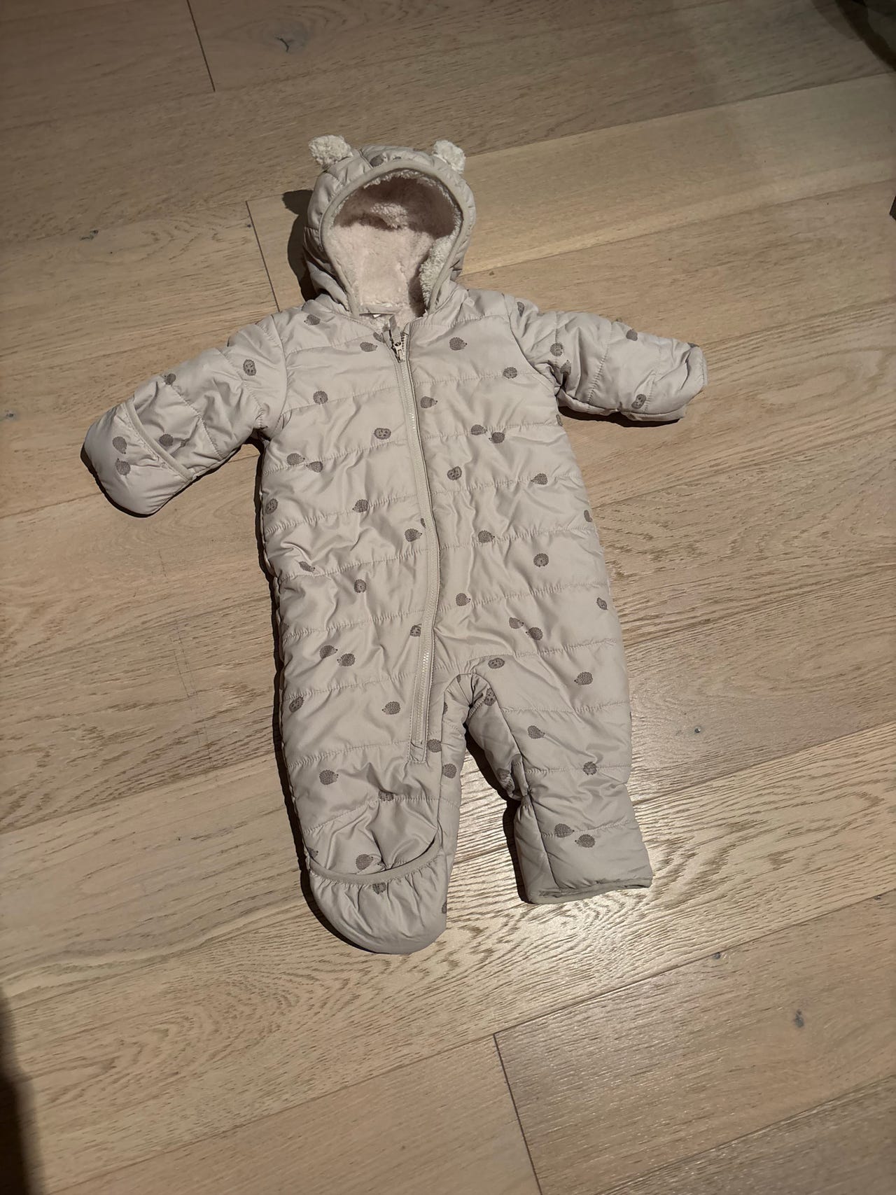 Pent brukt vinterdress baby lys beige str 68/ 4-6 måneder