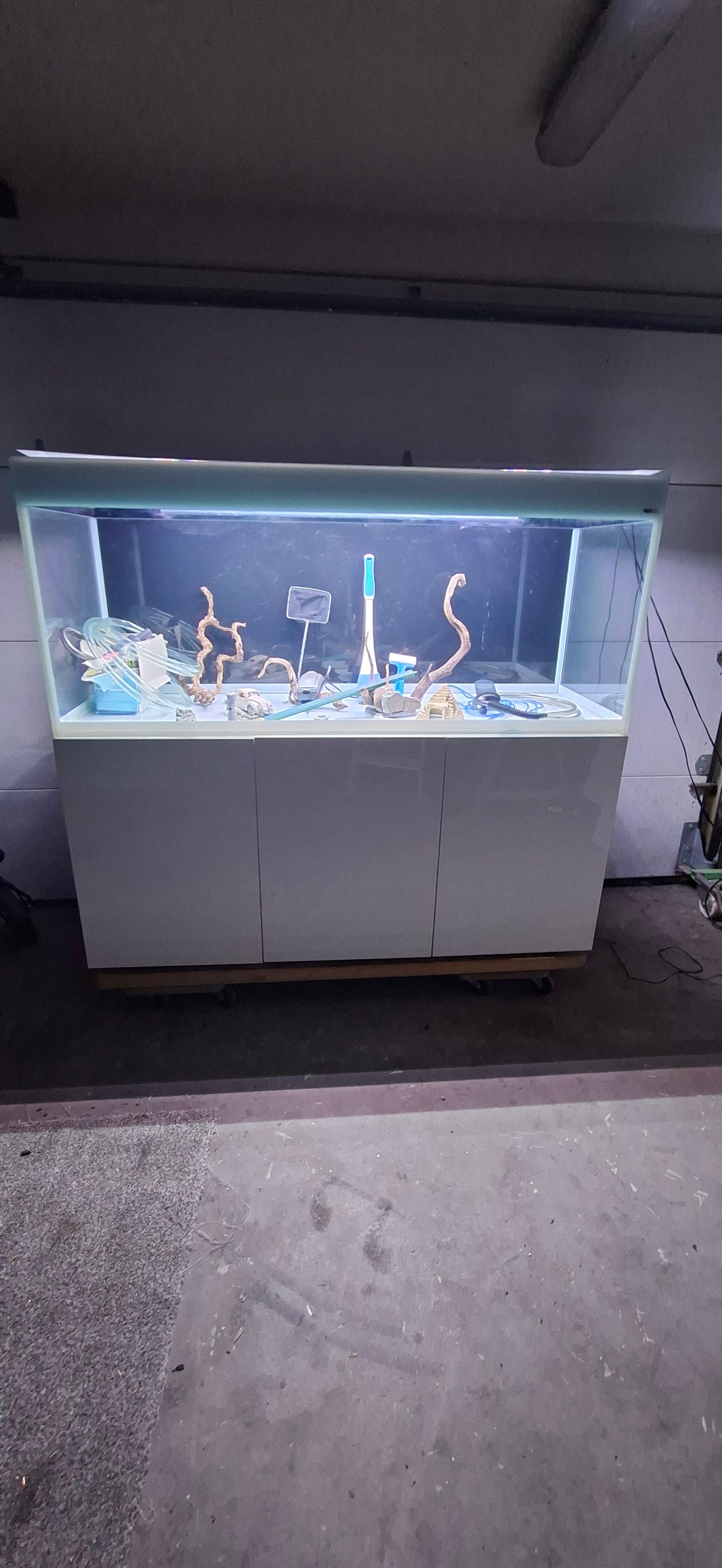 Komplett Opti White akvarium 450 l med EHEIM filter og utstyr
