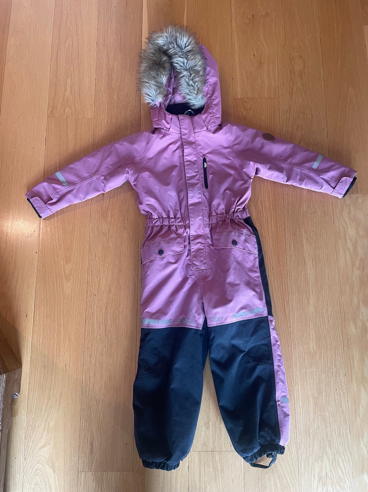 Gratis frakt. KappAhl Kax vinterdress str 116 rosa. Hette med fuskepels.