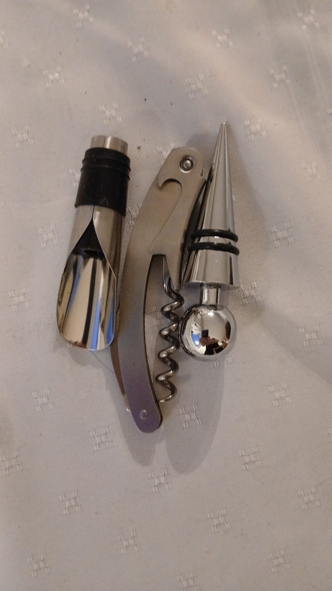 Vinåpner og vinpropp i metall