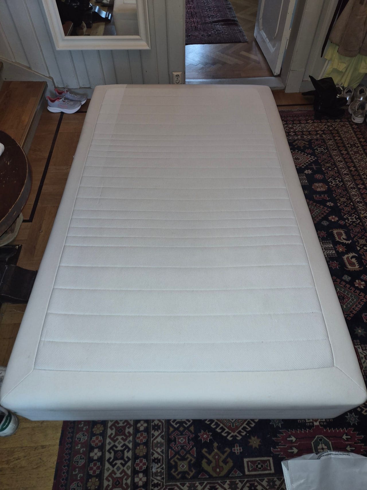 IKEA Rammemadrass m/ben gis bort