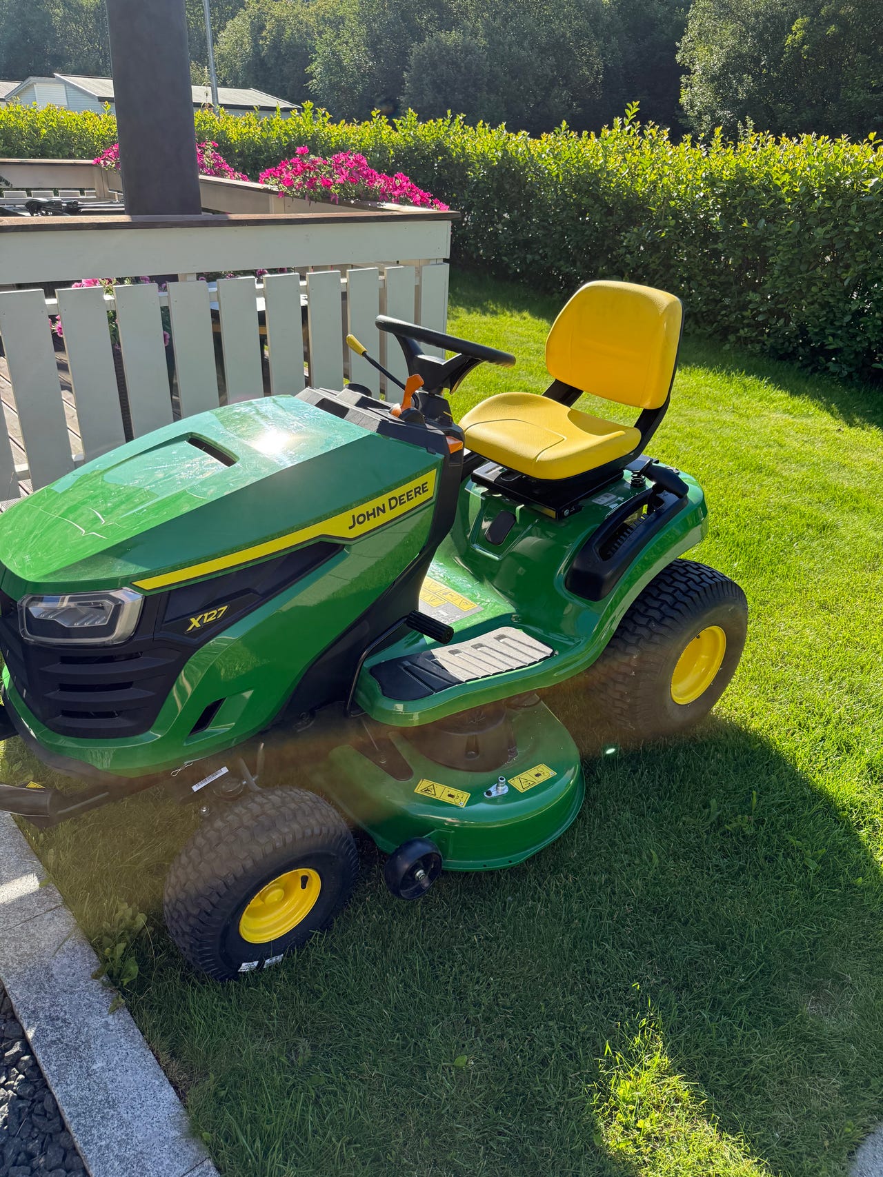 John Deere x 127
