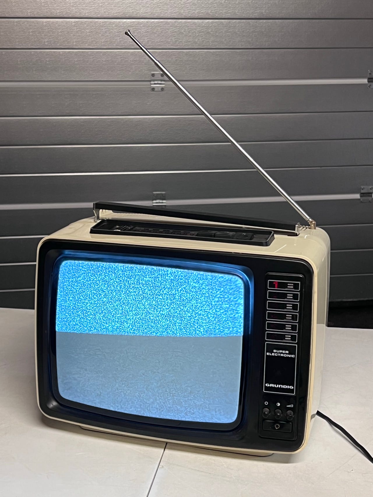 Grundig Record 1427 UM SK retro TV