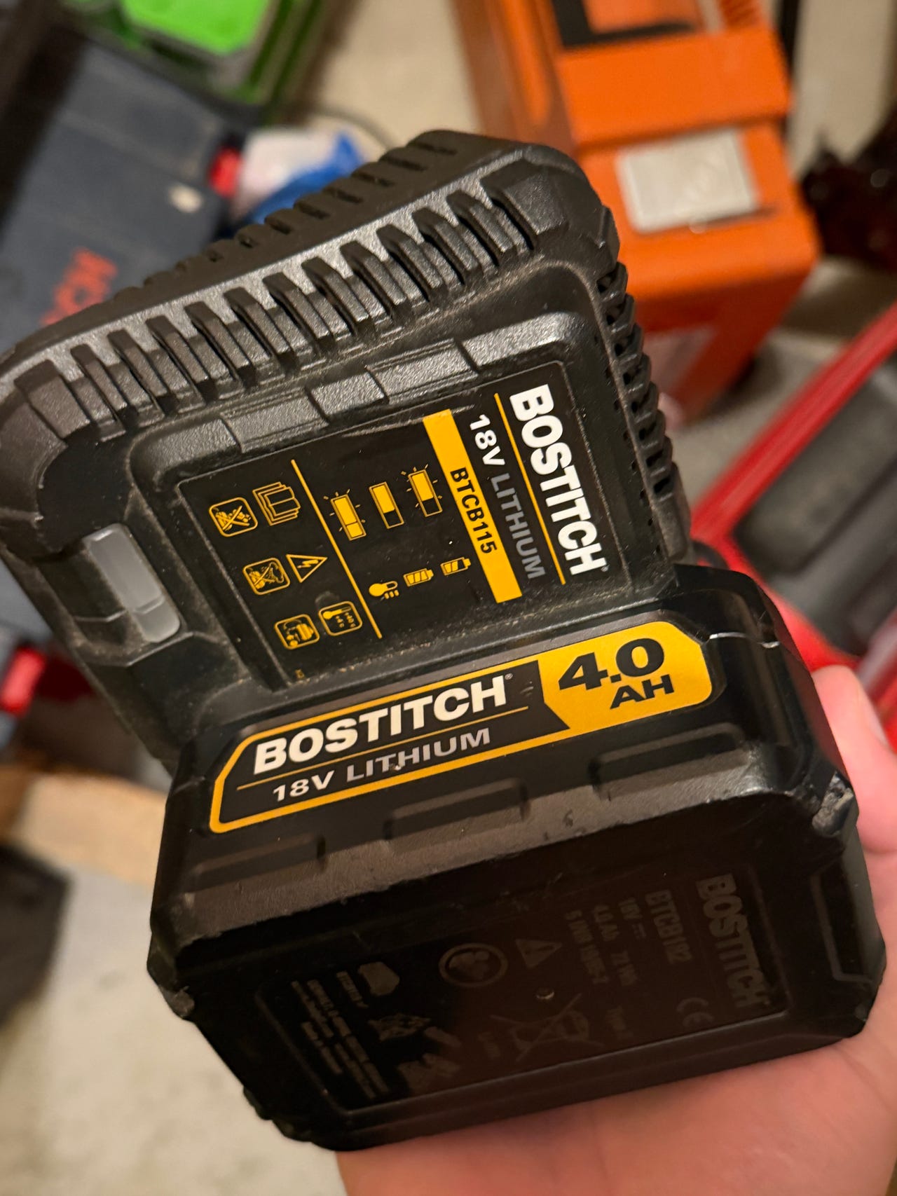 Bostitch 18V 4,0Ah batteri BTCB182 med lader BTCB115